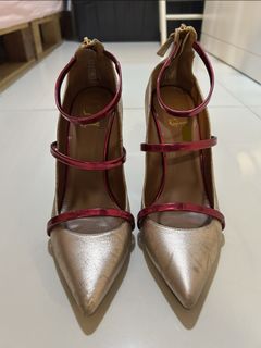 (Category: ) located in . Submitted by miss.manolos.closet (Listing ID 1470562894, Image 1). Description: .
