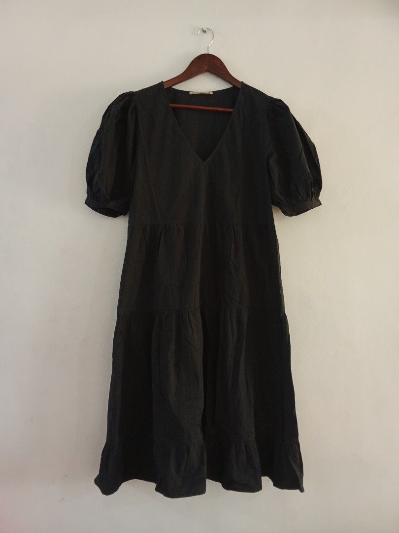 Mango Dress (Category: Dresses) located in General Trias. Submitted by octavianoc20869 (Listing ID 1470633643, Image 1). Description: issue faded black color.