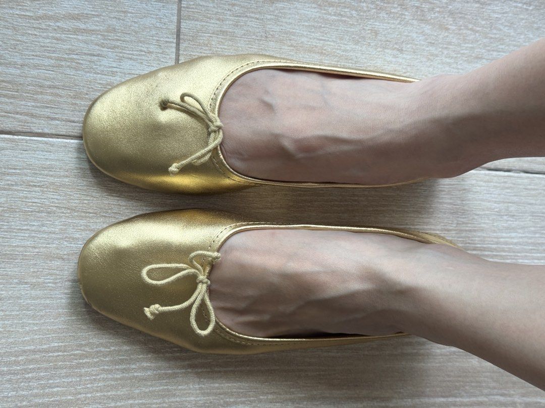 Mango genuine leather flats (Category: Flats & Sandals) located in Taguig. Submitted by idontwearthisanymore_ (Listing ID 1470581556, Image 2). Description: Genuine leather from Mango 2 pairs for 2k only Fits US 37 Best for slimmer feet :).