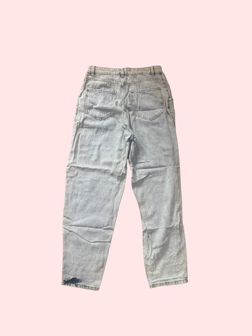 Mango Light Wash Pleated Denim Pants (Category: Jeans) located in Pasig City. Submitted by kia.sell (Listing ID 1470655033, Image 2). Description: - Brand: Mango / MNG - Style: High-waisted pleated mom jeans / relaxed tapered fit - Color: Light Blue Acid Wash - Design Details: Flattering high-rise waist with tailored front darts/pleats, classic 4-pocket, and a relaxed silhouette that tapers slightly at the ankles. - Condition: Excellent pre-loved