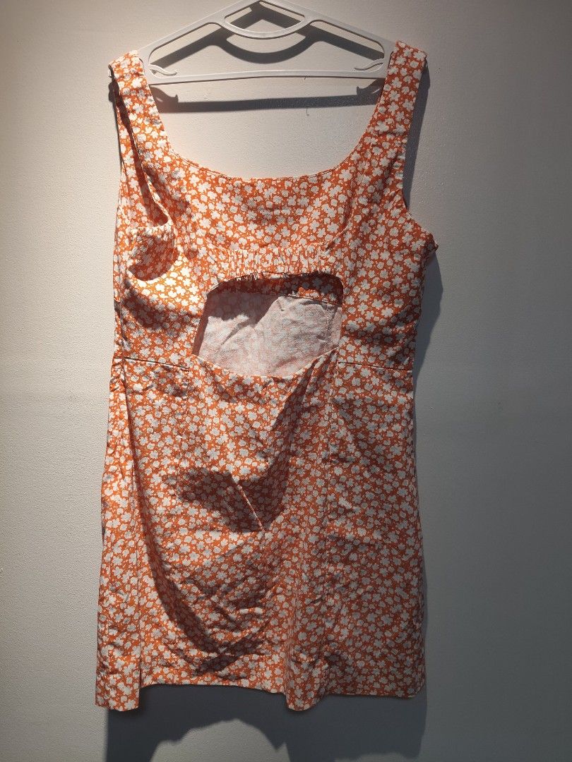 Mango Mini Dress XL (Category: Dresses) located in Pasig City. Submitted by furmom06 (Listing ID 1470627780, Image 2). Description: Never wore Backless design Fits large frame, but not comfortable on my small bust size. Will fit better on bustier girlies super cute sana nya perfect for summer, casual ocassions or hanging out.