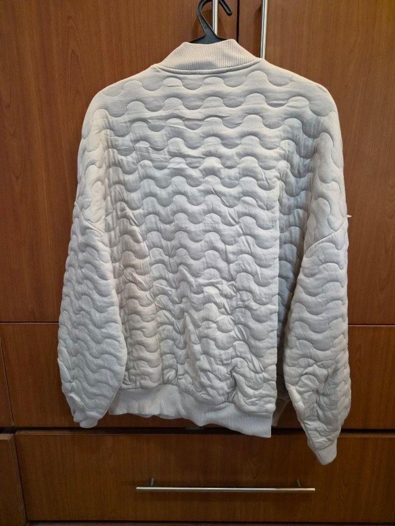 Mango Quilted Bomber Jacket Beige (Category: Coats, Jackets and Outerwear) located in Manila. Submitted by anythingbyjen (Listing ID 1470684885, Image 3). Description: - Brand: MNG - Size: Large - Color: Classic beige - Design: All-over quilted wave pattern with zip-up front - Features: Ribbed collar, cuffs, and hem, plus functional side pockets - Condition/Vibe: Comfortable fit, perfect warm layer for daily outfits.