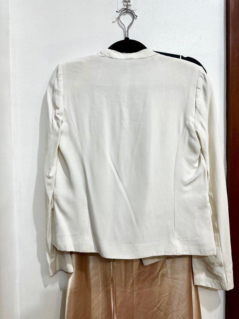 Mango Suit Collection White Open-Front Blazer Extra Small US 2 (Category: Coats, Jackets and Outerwear) located in Quezon City. Submitted by decluttering_alot (Listing ID 1470631624, Image 3). Description: - Brand: Mango Suit Collection like zara love bonito - Color: White - Style: Open-front blazer with long sleeves and inner lining - Features: Functional front zipper pockets - Condition: Good, used just once then had it washed at laundromat. Un