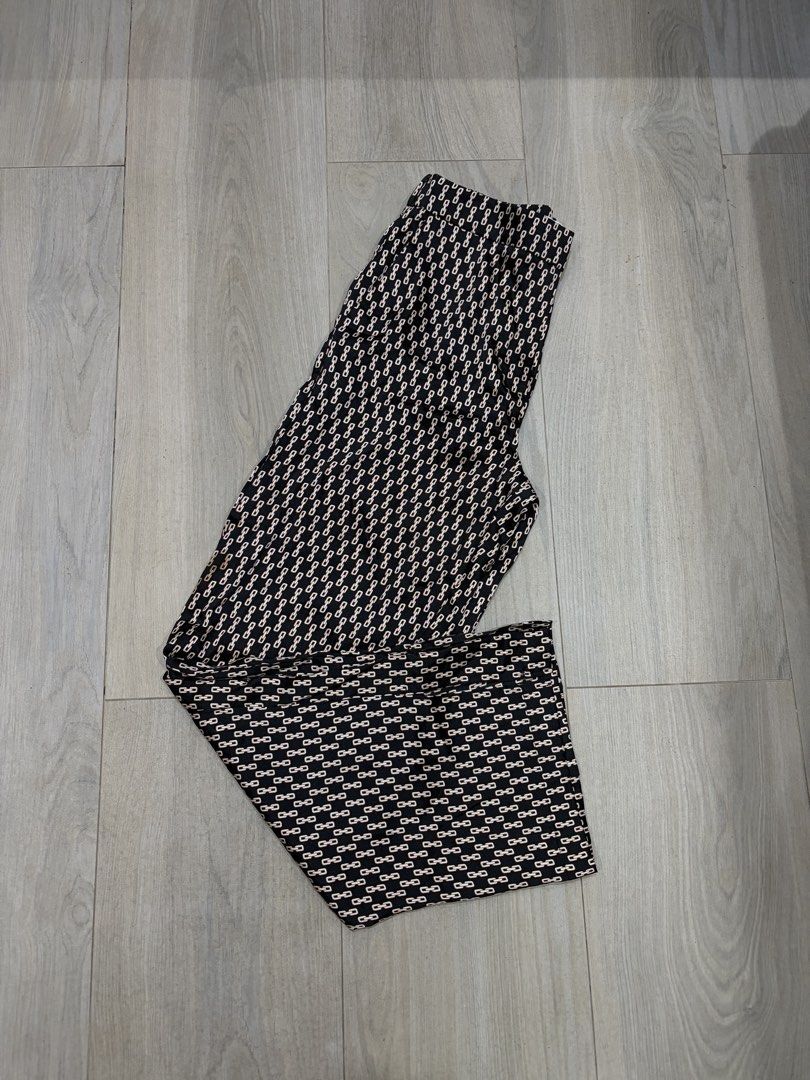 Mango Trousers (Category: Other Bottoms) located in Pasig City. Submitted by chamoisee (Listing ID 1470673881, Image 1). Description: Mango Trousers 28” waist 39” length 9.5” hem length unnoticeable stain on last pic when worn.