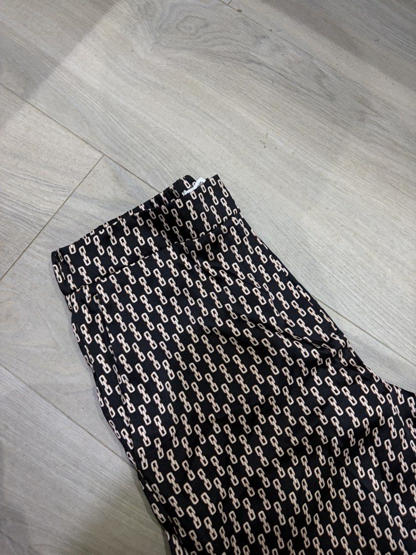 Mango Trousers (Category: Other Bottoms) located in Pasig City. Submitted by chamoisee (Listing ID 1470673881, Image 2). Description: Mango Trousers 28” waist 39” length 9.5” hem length unnoticeable stain on last pic when worn.