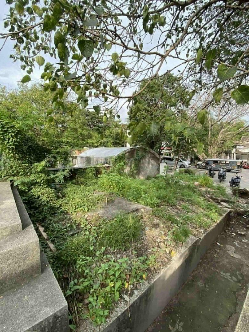 MANILA SOUTH CEMETERY (Category: Memorial Lot) located in Caba. Submitted by kyliewavyy (Listing ID 1470610277, Image 1). Description: LOCATION: Manila South Cemetery Section 12, Lot no.76, Grave Nos.1-8 (PRIME LOCATION) *Complete and Clean Documents (Perpetual Right) *20 years of Ownership.