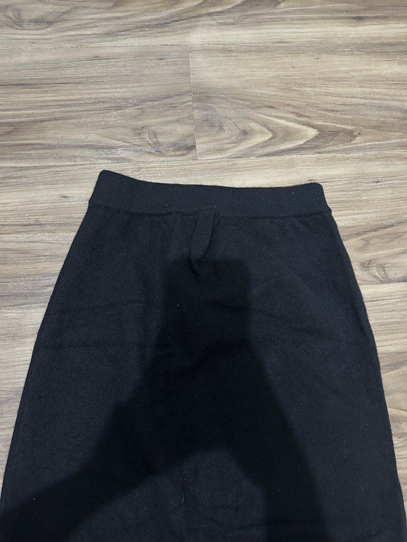 MANTOU Black Knit Midi Skirt (Category: Skirts) located in Paranaque City. Submitted by declutterwyae (Listing ID 1470645906, Image 2). Description: - Color: Black - Material: Soft knit - Length: Mid-calf midi - Waist: Ribbed elastic waistband - Cut: Simple straight cut - Styling: Easy to match with boots or sneakers.