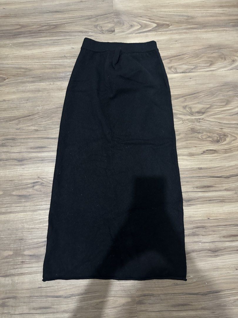 MANTOU Black Knit Midi Skirt (Category: Skirts) located in Paranaque City. Submitted by declutterwyae (Listing ID 1470645906, Image 1). Description: - Color: Black - Material: Soft knit - Length: Mid-calf midi - Waist: Ribbed elastic waistband - Cut: Simple straight cut - Styling: Easy to match with boots or sneakers.