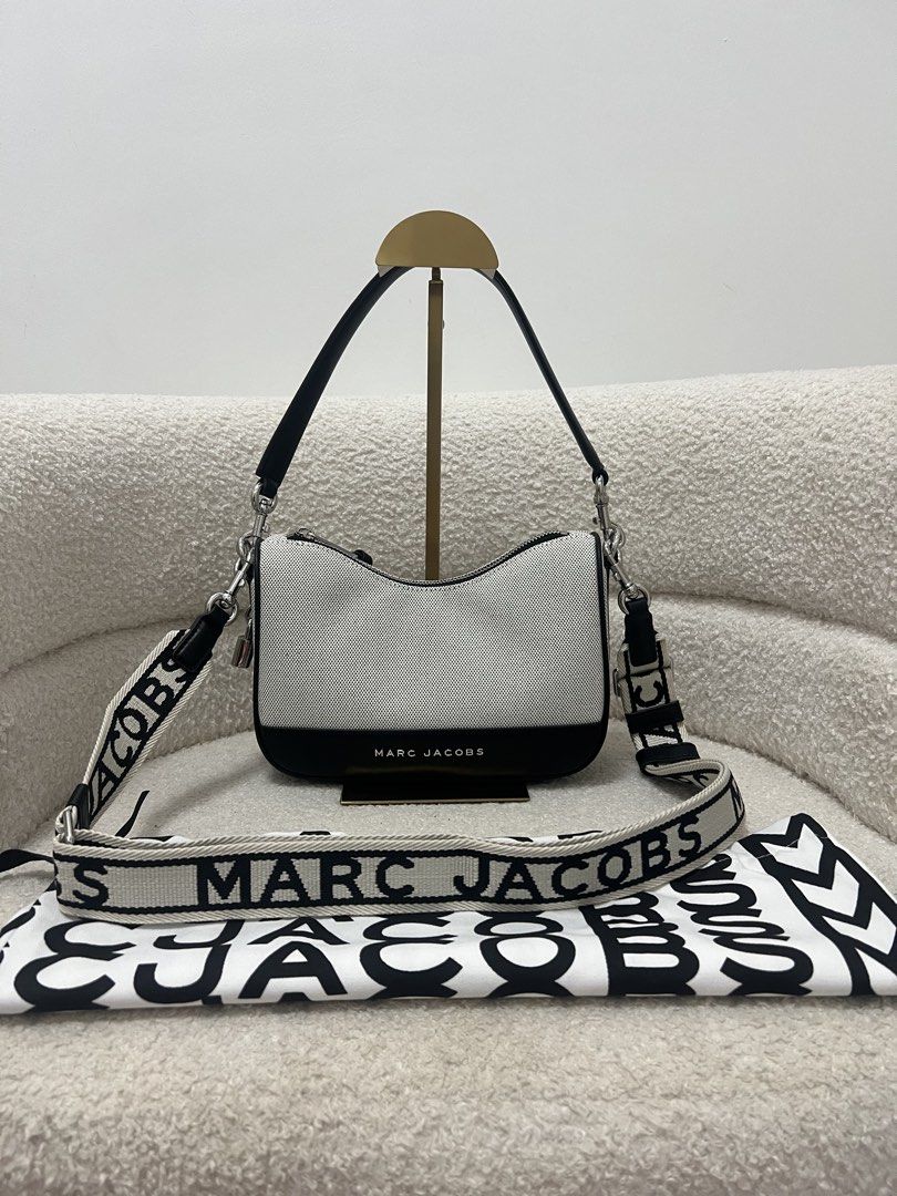 Marc Jacobs Drifter Canvas Shoulder Bag (Category: Shoulder Bags) located in Abulug. Submitted by jamiecammie (Listing ID 1470605090, Image 1). Description: .