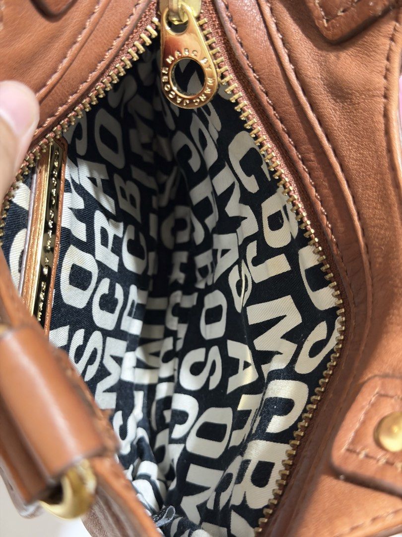 Marc Jacobs Leather Pocket Tote Bag (Category: Tote Bags) located in Dasmarinas. Submitted by elizmaebau68309 (Listing ID 1470678360, Image 2). Description: Tan Leather Multi-Pocket Tote Bag Designed in the mid 2000’s, this Marc by Marc Jacobs Multi-Pocket tote bag is crafted in tan leather with dual shoulder straps and twin turnlock front pockets. Fabric-lined interior with a zip pocket. Negotiable price. With visible stain in the pocket Very go