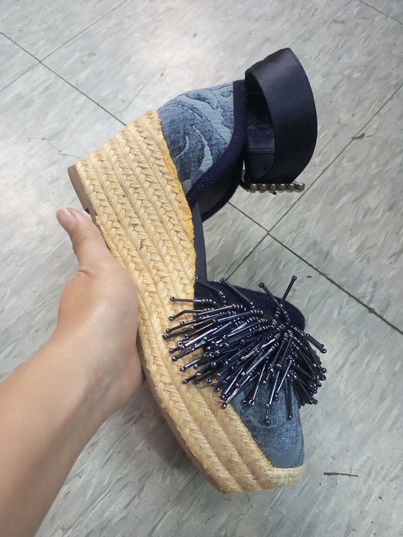 MARC JACOBS WEDGE ESPADRILLES (Category: Wedges) located in Bulacan. Submitted by joanagwen (Listing ID 1470606680, Image 3). Description: M@RC J@C0B$ WEDGE ESPADRILLES Size 37 on tag,, Keri pa 37.5 .