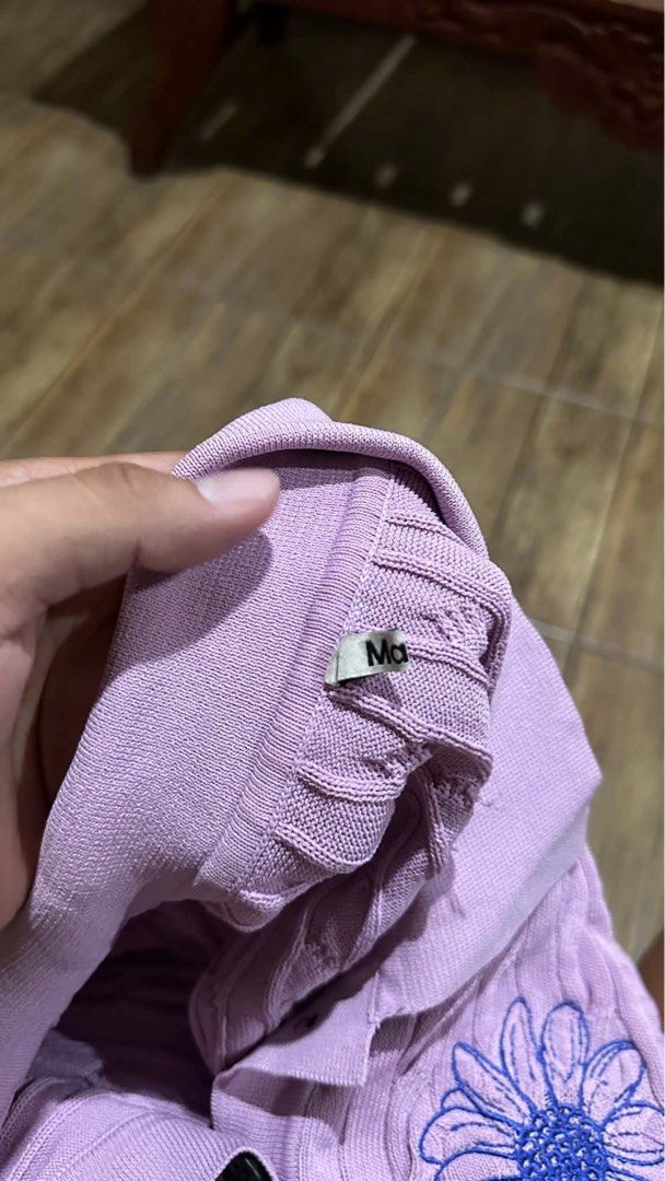 MARDI KNITTED (Category: Shirts) located in Manila. Submitted by urban-vintage_2 (Listing ID 1470565412, Image 3). Description: ISSUE: NONE (NEED WASH) MOP :GCASH (NO COD) SHIP VIA: LALAMOVE & J&T LOCATION: PASIG CITY LENGTH: 26 WIDTH :20 OFF/LEGIT .