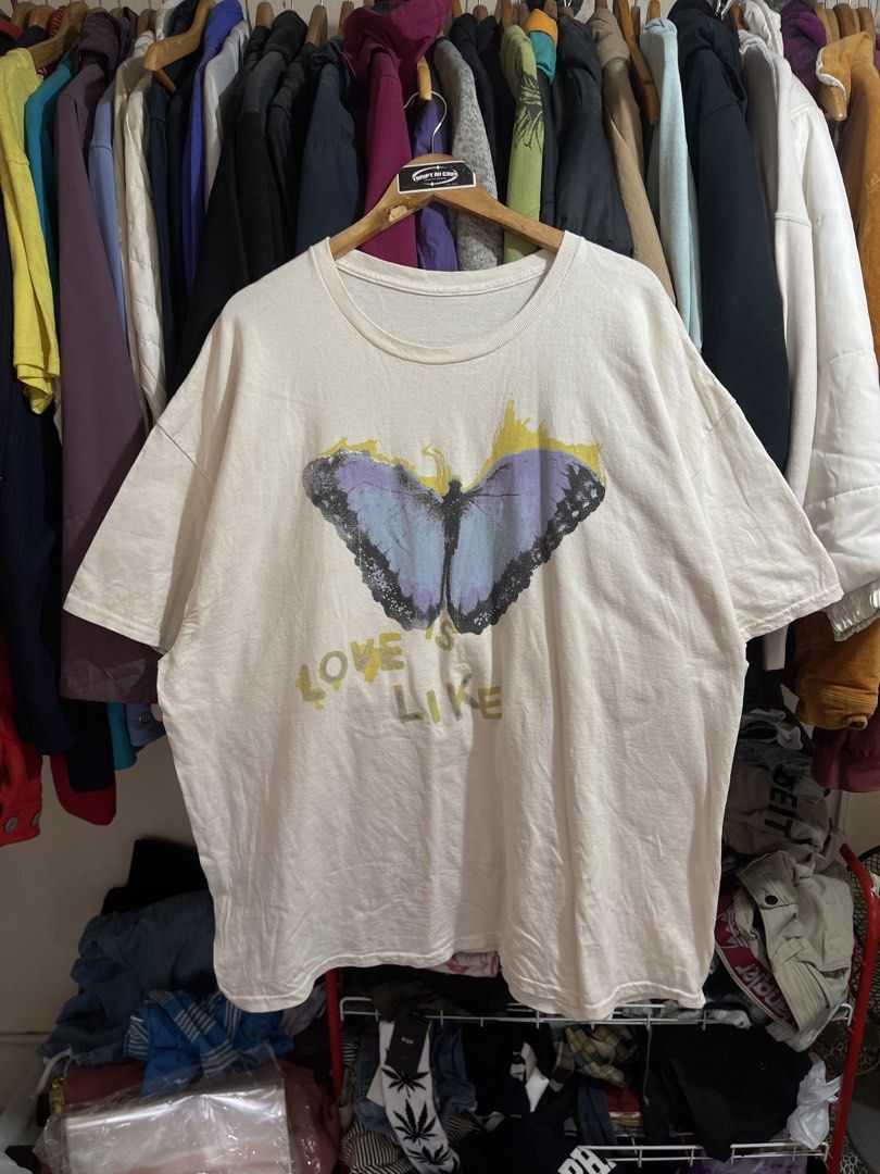 Maroon 5 "Love Is Like" Tour Tee (Category: Tshirts & Polo Shirts ) located in Cabuyao City. Submitted by jeirussamson897 (Listing ID 1470573565, Image 2). Description: Maroon 5 "Love Is Like" Tour Tee xl-xxl 27 width 32 length excellent condition needwash 9/10 999+sf.