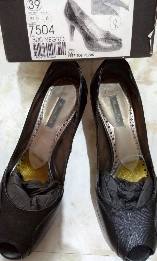 Massimo Dutti (Category: Sneakers & Footwear) located in Manila. Submitted by honeylei28 (Listing ID 1470687794, Image 2). Description: Size 39US 1 inch heals..good as new no scratch or damage with box...