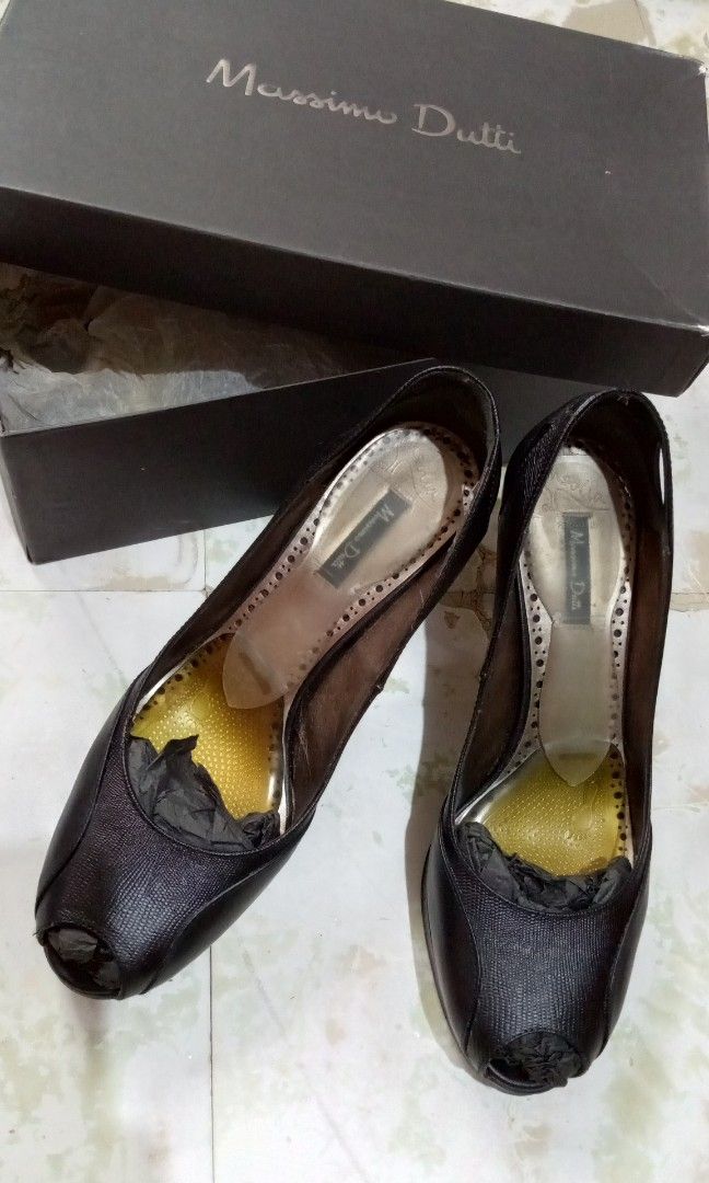Massimo Dutti (Category: Sneakers & Footwear) located in Manila. Submitted by honeylei28 (Listing ID 1470687794, Image 1). Description: Size 39US 1 inch heals..good as new no scratch or damage with box...