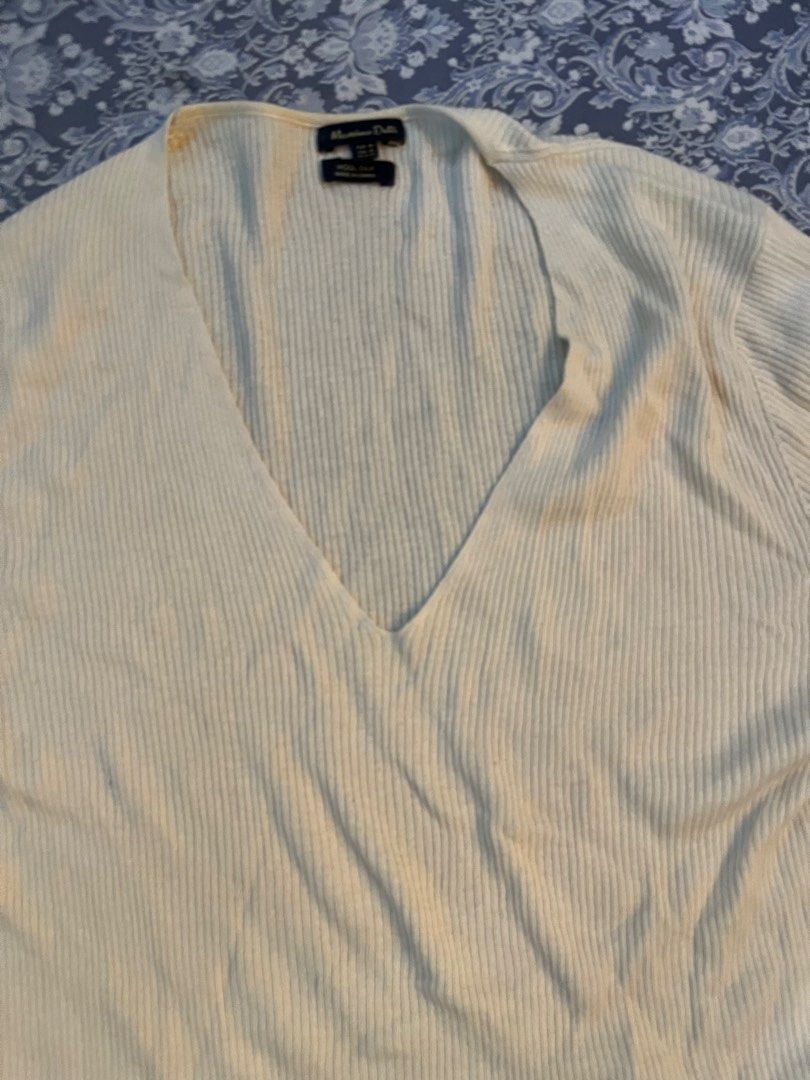 Massimo dutti soft knit top (Category: Longsleeves) located in Batangas. Submitted by gavsandrix (Listing ID 1470561015, Image 2). Description: - High-quality material built for durability and long-term use - Sleek and modern design matching the photos - Ideal size and color for everyday convenience.