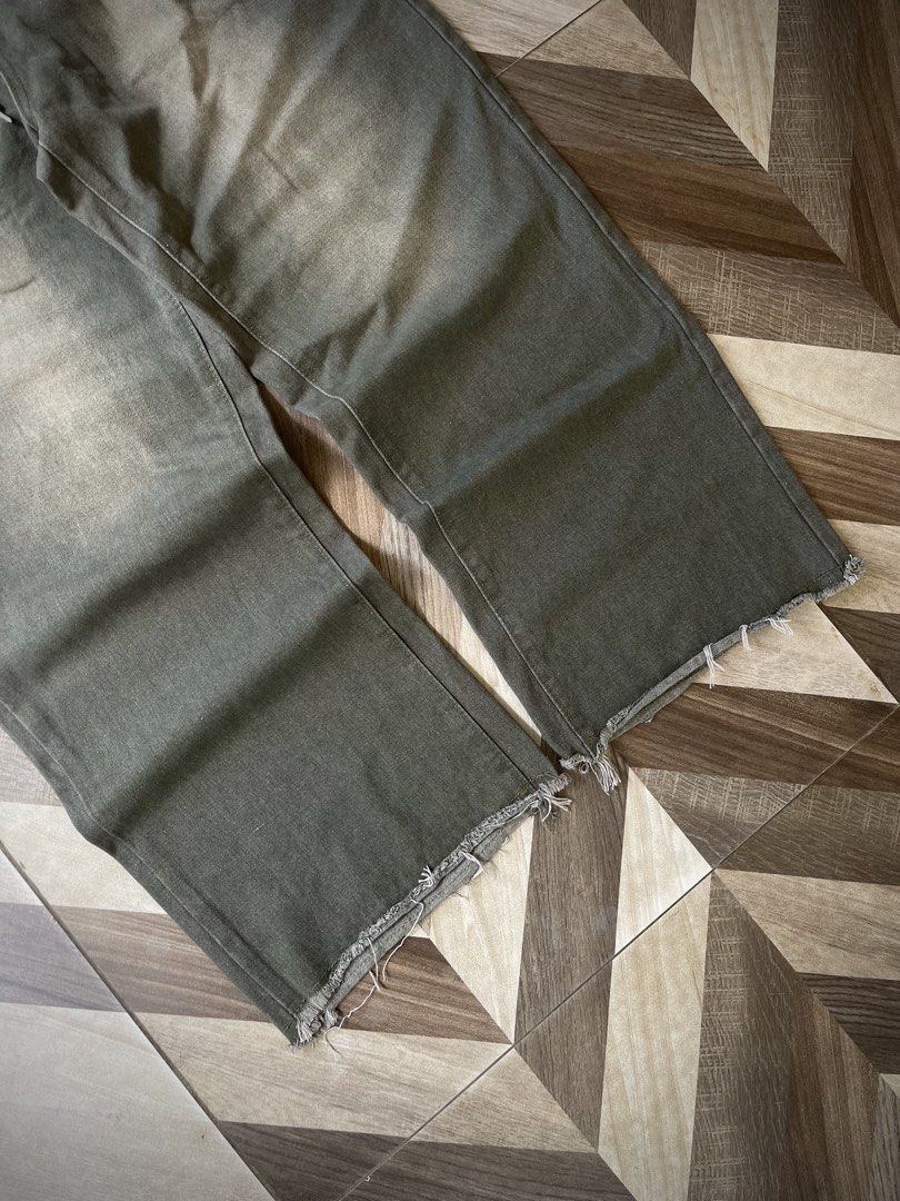 Matcha Washed Baggy Jeans (Category: Jeans) located in Pagadian. Submitted by thrift.wrld (Listing ID 1470650306, Image 3). Description: ( Matcha Washed Baggy Jeans ) Dimensions: • Waist: 32 • Length: 42.5 • Thigh: 14.5 • Hem: 11 Drop Prices: • Mine: 400 + ₱9O shipping fee (sf) Details: • 1O/1O Color rate • Flawless, As new condition with zero flaws • Need wash • Hard Denim.
