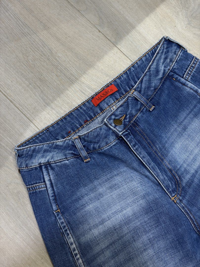 Max&Co Denim Barrel Pants Jeans (Category: Jeans) located in Pasig City. Submitted by chamoisee (Listing ID 1470671076, Image 2). Description: Max&Co Denim Barrel Pants Jeans waist 28” length 39” hem length 6.5” crotch 11.5”.