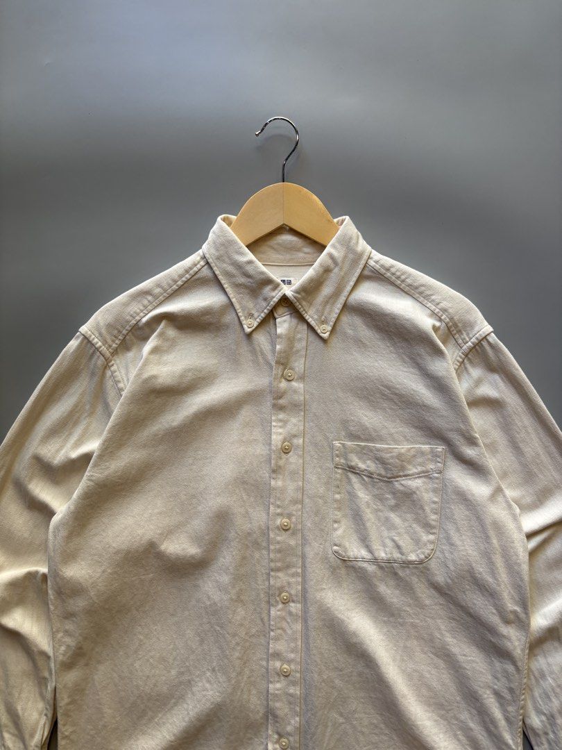 Men’s Uniqlo Longsleeve Button down (Category: Formal Shirts) located in Cebu City. Submitted by clylejavan060400 (Listing ID 1470678126, Image 2). Description: Men’s Uniqlo Longsleeve Shirt ▪️Size Large ▪️Width 22 ▪️Length 28-29 ▪️Like new ▪️No issue 📥📥.
