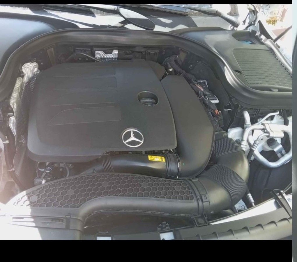 Mercedes-Benz GLC200 glc 200 Auto (Category: Used Cars) located in Bacoor. Submitted by kikoproxy (Listing ID 1470570894, Image 2). Description: Engine 2.0 Benz glc 200 21kms only.