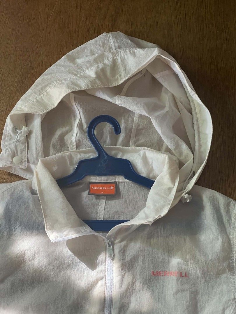 Merrell lightweight women's windbreaker jacket (Category: Coats, Jackets and Outerwear) located in Manila. Submitted by madalingkausap (Listing ID 1470560725, Image 2). Description: good for sporty activity some minor issue like stain but hindi naman halata.