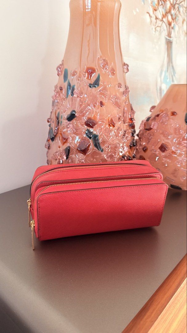 Michael Kors – Double Zip Pouch (Category: Purses & Pouches) located in Santa Rosa. Submitted by stealbydiva (Listing ID 1470626129, Image 2). Description: Original Michael Kors Red Double Zip Wristlet/Pouch ❤️ • Style code: 35S0GTVU3L • Leather material • Made in Vietnam • Comes with the original gift receipt Condition - Used once. Has a makeup stain and minor scratches around the zipper area. Please check all photos carefully for the actual con