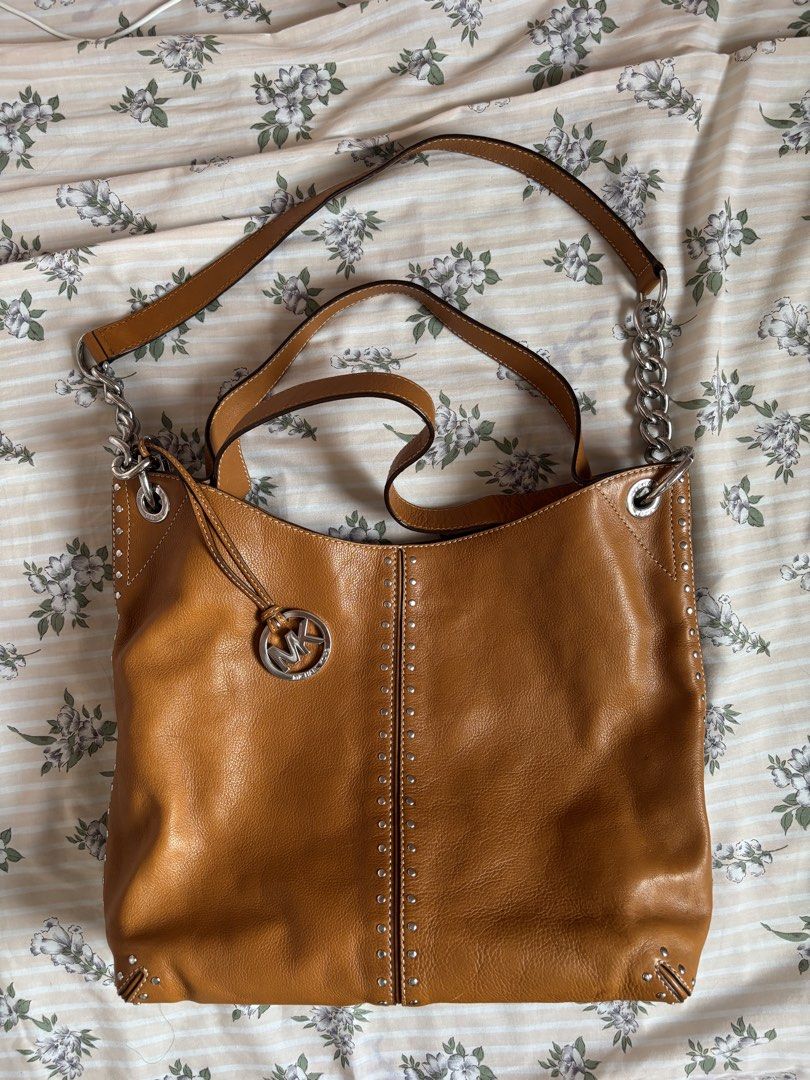 Michael Kors Astor studded hobo bag (Category: Shoulder Bags) located in Bulacan. Submitted by kulothoe (Listing ID 1470630554, Image 1). Description: Like new MK bag. No issues at all.