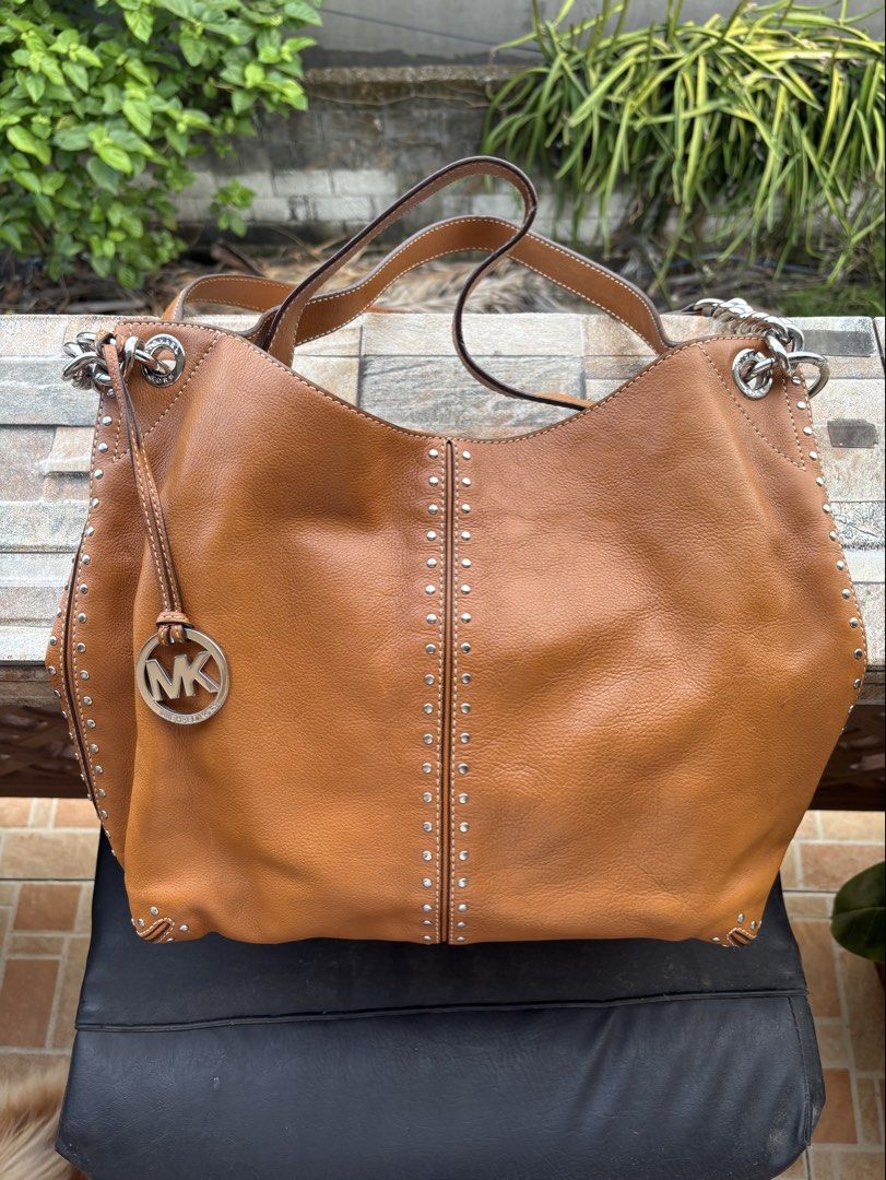 Michael Kors Astor studded hobo bag (Category: Shoulder Bags) located in Bulacan. Submitted by kulothoe (Listing ID 1470630554, Image 2). Description: Like new MK bag. No issues at all.