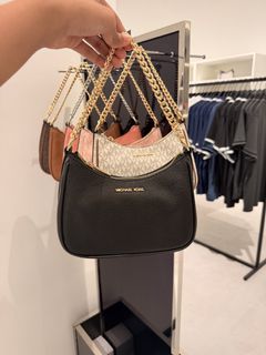(Category: ) located in . Submitted by thriftsbyfelas (Listing ID 1470673822, Image 1). Description: .