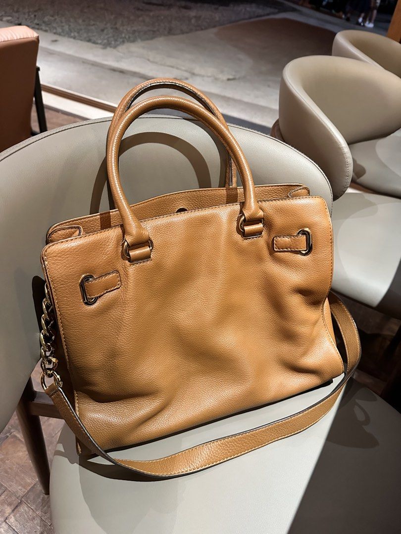 Michael Kors Brown Leather Bag with Matching Wallet (Category: Luxury Bags & Wallets) located in Baguio. Submitted by judyannlacaden (Listing ID 1470606746, Image 3). Description: .