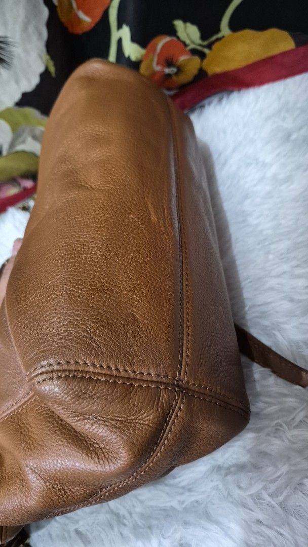Michael Kors Brown Leather Shoulder Bag (Category: Looking For) located in Baguio. Submitted by jhaz_bags (Listing ID 1470679785, Image 2). Description: - Brand: Michael Kors - Material: Brown pebbled leather with gold-tone hardware - Straps: Dual options with chain and leather handles - Accessories: Iconic MK logo charm included - Interior: Fabric lining with convenient inside pockets - Authenticity: Features 'Made in Vietnam' tag - Condition: S