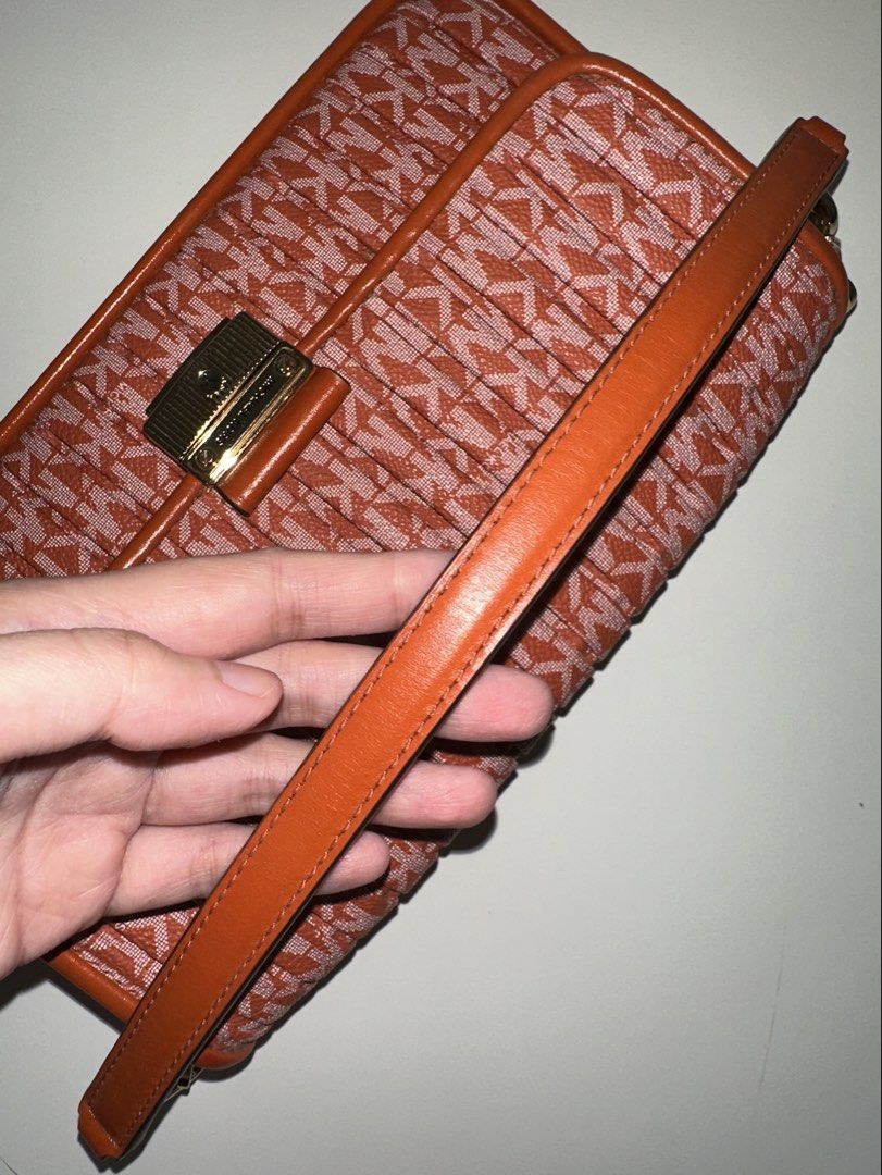 Michael Kors Monogram Shoulder Bag (Category: Shoulder Bags) located in Bulacan. Submitted by declutterwithme32 (Listing ID 1470636385, Image 2). Description: PLS READ BEFORE YOU ASK OR MAKE AN OFFER ! - original (not class a or high quality) - bought in malaysia (michael kors store) - small cracks ( unnoticeable) - in very good condition - no stains / deformed - can send more pics just dm - slightly negotiable - j&t / lalamove / grab express.