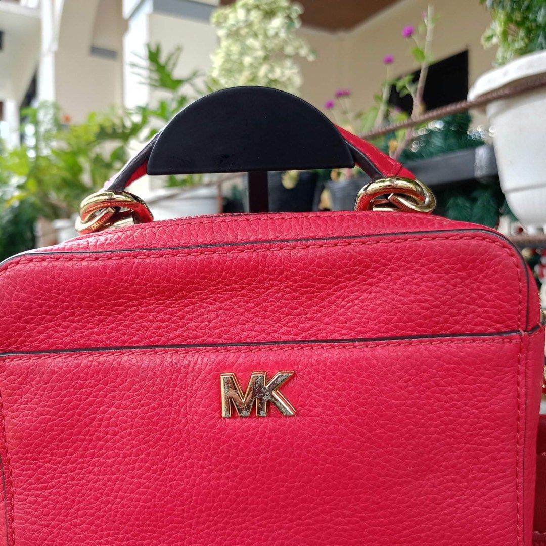 Michael Kors Mott mini pebbled leather red (Category: Cross-body Bags) located in Barugo. Submitted by green.trendsetter (Listing ID 1470567029, Image 2). Description: PRELOVED MEANS PRELOVED. Each piece has been previously loved and may naturally have signs of use such as creasing, scratches, stains, discoloration, or other imperfections. Kindly manage your expectations accordingly. •We kindly ask for no fussy buyers. • Photos of bag’s details a