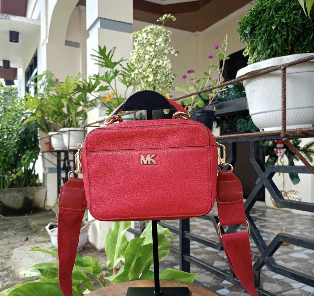 Michael Kors Mott mini pebbled leather red (Category: Cross-body Bags) located in Barugo. Submitted by green.trendsetter (Listing ID 1470567029, Image 3). Description: PRELOVED MEANS PRELOVED. Each piece has been previously loved and may naturally have signs of use such as creasing, scratches, stains, discoloration, or other imperfections. Kindly manage your expectations accordingly. •We kindly ask for no fussy buyers. • Photos of bag’s details a