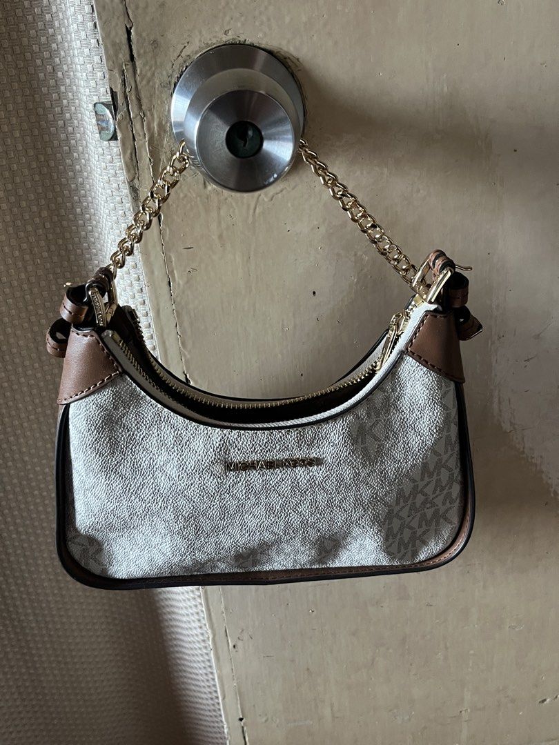 Michael Kors Pouchette Bag (Category: Purses & Pouches) located in Pasig City. Submitted by baekonnn (Listing ID 1470591519, Image 1). Description: Original from the US Used twice only.