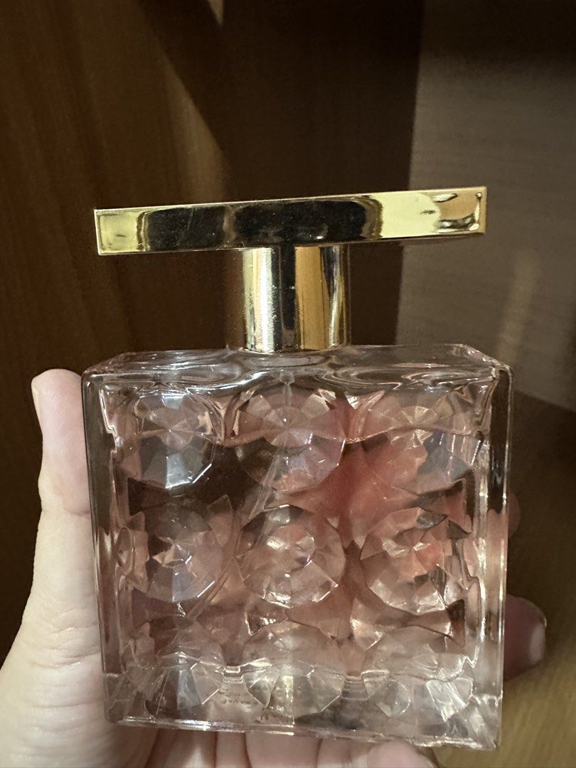 Michael Kors Very Hollywood Eau De Parfum 50ml (Category: Fragrance & Deodorants) located in Balanga. Submitted by jamilbeauty5 (Listing ID 1470563557, Image 3). Description: - Brand: Michael Kors - Fragrance: Very Hollywood Eau de Parfum - Size: 1.7 fl oz / 50 mL - Packaging: Includes original gold and pink textured box - Authenticity: Batch codes A66 and 17018 on bottle and box - Origin: Made in USA Bought in US GUARANTEED AUTHENTIC- you can ex