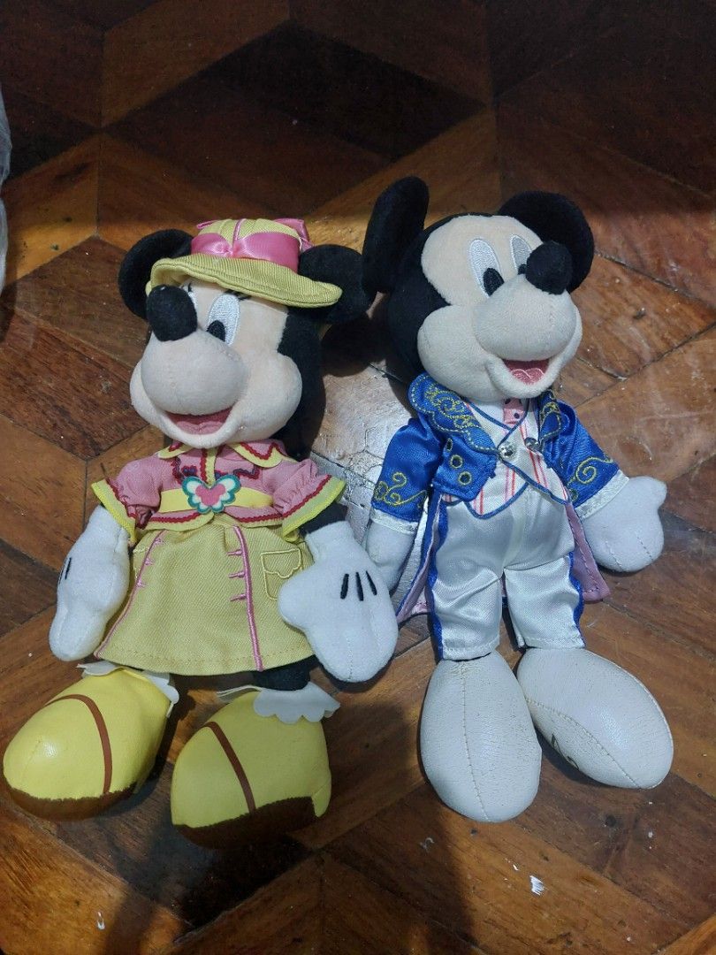 Mickey and Minnie Plush Badge TDR (Category: Plushies & Soft Toys) located in Imus. Submitted by mysticshark (Listing ID 1470635244, Image 1). Description: Approx 9 inches plush badge ito from Tokyo Disney Resort 250 BUNDLE! BAGSAK PRESYO NA! RFS: downsizing my collection Location: Imus, Cavite MOD: J&T .