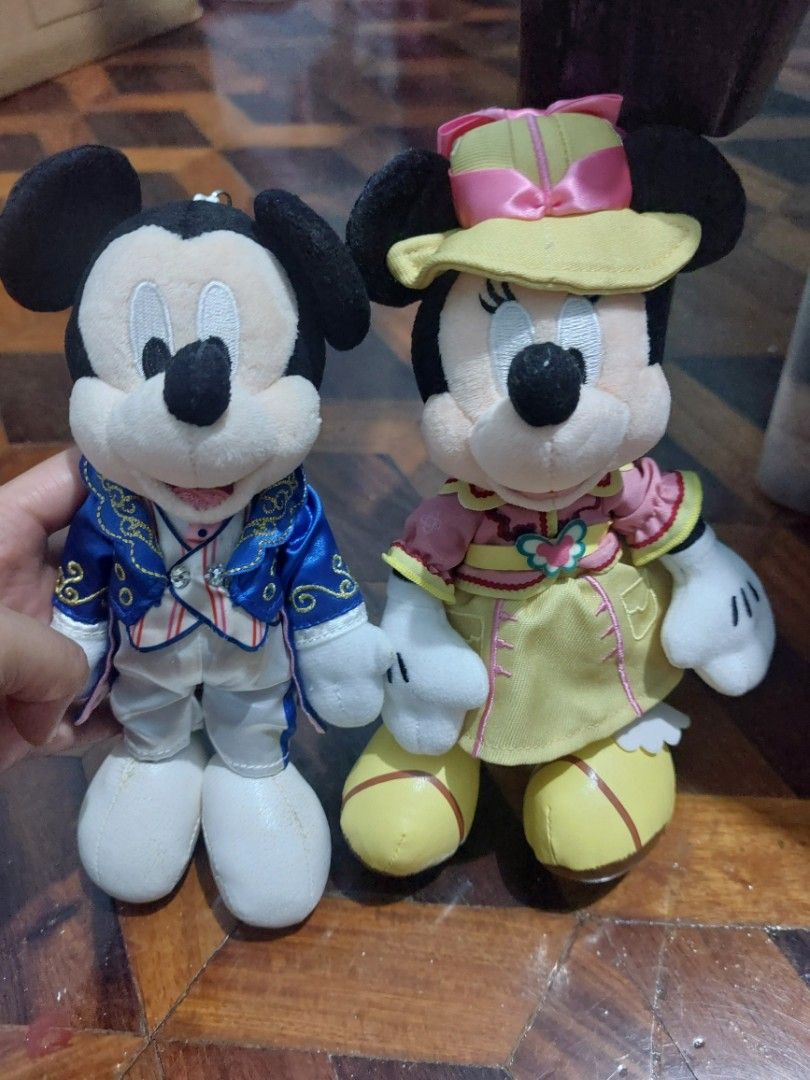 Mickey and Minnie Plush Badge TDR (Category: Plushies & Soft Toys) located in Imus. Submitted by mysticshark (Listing ID 1470635244, Image 2). Description: Approx 9 inches plush badge ito from Tokyo Disney Resort 250 BUNDLE! BAGSAK PRESYO NA! RFS: downsizing my collection Location: Imus, Cavite MOD: J&T .
