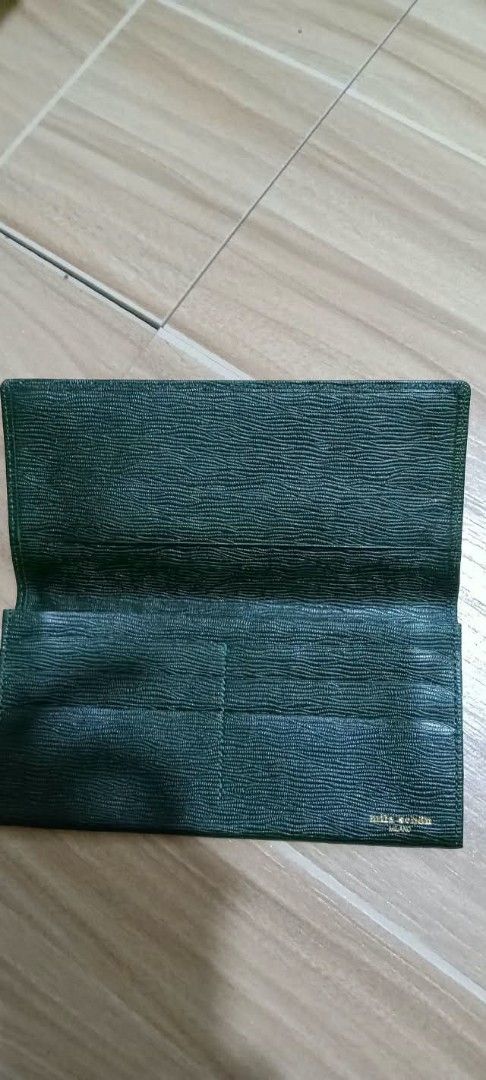 Mila Schon Milano Green Long Wallet (Category: Wallets & Card holders) located in Gapan. Submitted by montesnora80204 (Listing ID 1470565535, Image 2). Description: - Brand: Mila Schon Milano - Color: Dark green with gold-tone hardware - Material: Premium textured leather - Interior: Multiple card slots, bill compartments, and receipt pockets - Condition: Clean interior with crisp exterior edges - Design: Slim profile that fits easily into bags -