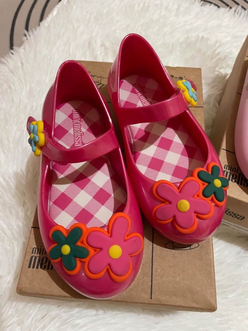 Original Mini Melissa S8 (Category: Babies & Kids Fashion) located in Caloocan City. Submitted by melle_yoonjin (Listing ID 1470616942, Image 1). Description: Outgrown | Personal Pre-Loved Original Mini Mel s8 Minsan lang nagamit.