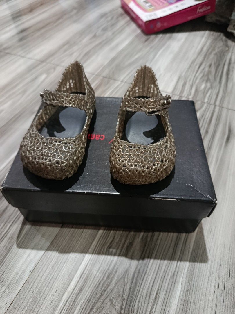 Mini melissa campana US6 (Category: Babies & Kids Fashion) located in San Jose del Monte. Submitted by ajcheeks17 (Listing ID 1470576312, Image 2). Description: Complete Inclusion Box and Dustbag US 6 12.5cm (1-2 1/2 yrs old) 700+sf excellent condition no issue strong velcro with scent ‼️Loc Muzon Bulacan ship via jnt payment first ship via lalamove if nearby my area can do cod.buyer will book or personal pick up ni buyer pm for interested buyer.