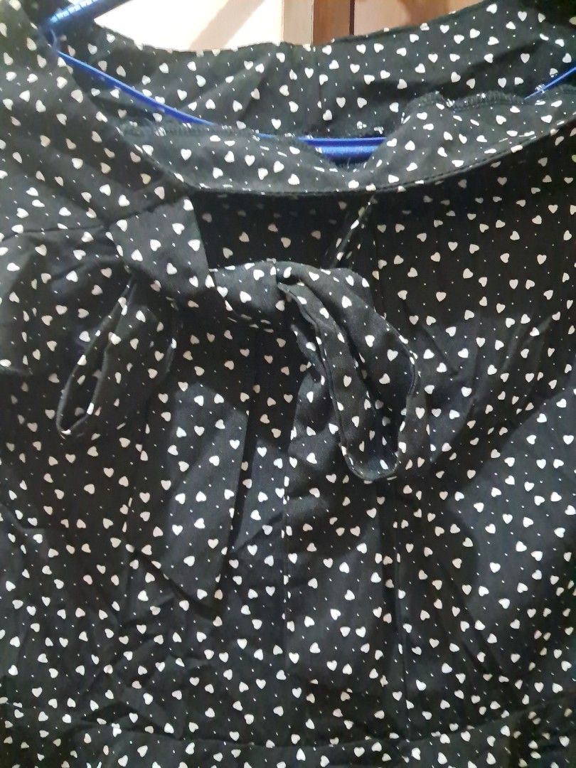 Mini skirt (Category: Dresses) located in Las Pinas. Submitted by shop2ship (Listing ID 1470604341, Image 2). Description: mini skirt with tie raffles on the side black white with printed white hearts.