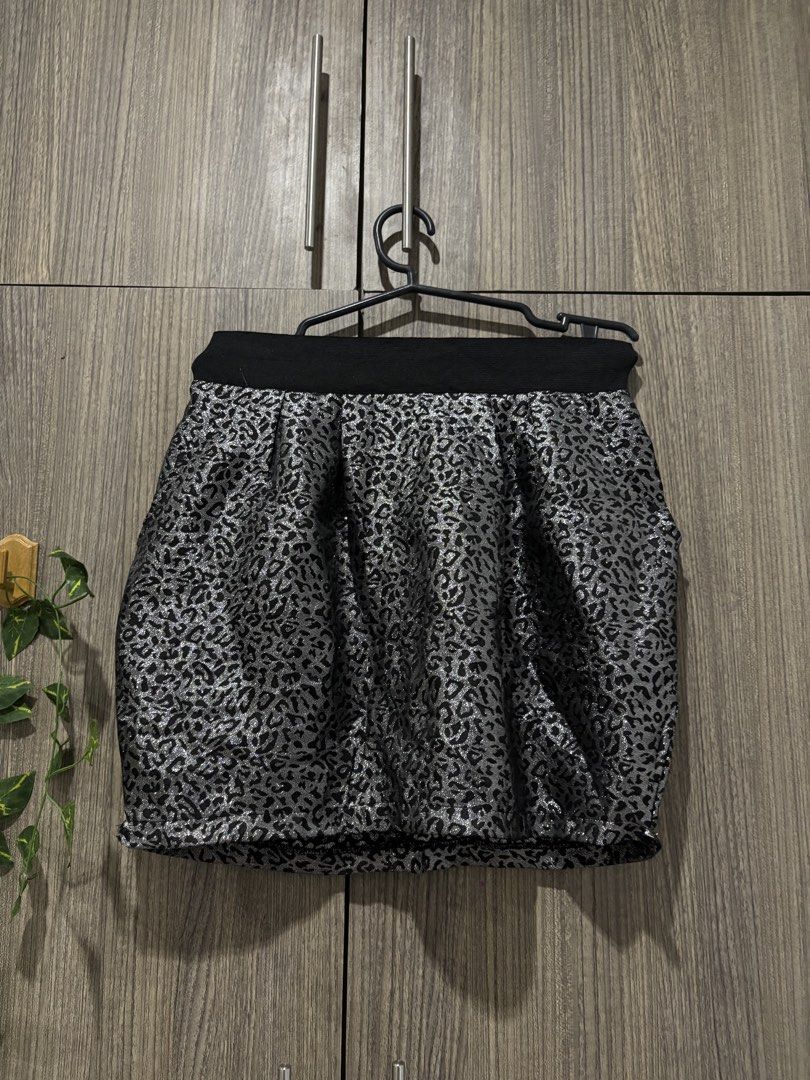 Mini skirt by Charlotte Russe (Category: Skirts) located in Manila. Submitted by a.aazcii (Listing ID 1470670442, Image 1). Description: ✨Mini skirt by Charlotte Russe ✨fits to S-M frame ✨leopard print shiny in person ✨trendy 💵PAYMENT FIRST: GCASH & MARIBANK ONLY AND STRICTLY PAYMET FIRST PO~ 📦JNT/ MEET UP SA MALCOM SQUARE ‼️ shipping fee should be covered by the buyer 📍BAGUIO CITY .