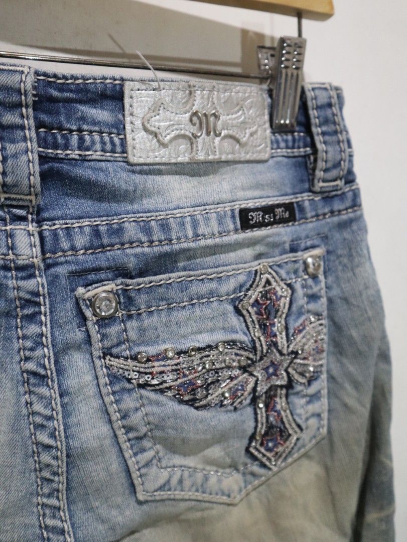 Miss Me Bermuda Mid Rise Shorts (Category: Other Bottoms) located in Tarlac. Submitted by gatheredthrift (Listing ID 1470666313, Image 2). Description: size: 25-26 condition: 10/10| no flaws I needs wash mine — 349 + sf 》mod: direct JNT (min. 54) 》📍Tarlac.