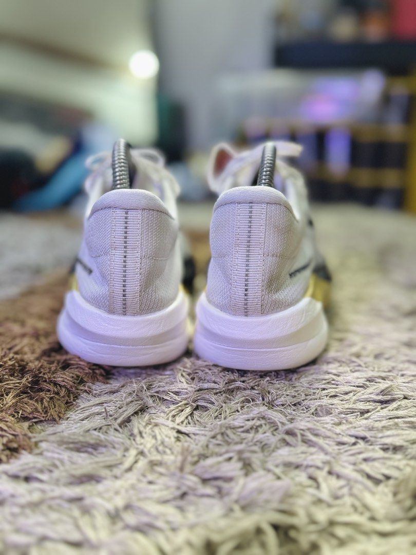 MIZUNO HYPERWARP ELITE (Category: Sneakers) located in Manila. Submitted by visvim24 (Listing ID 1470422617, Image 3). Description: sz 8 with box.