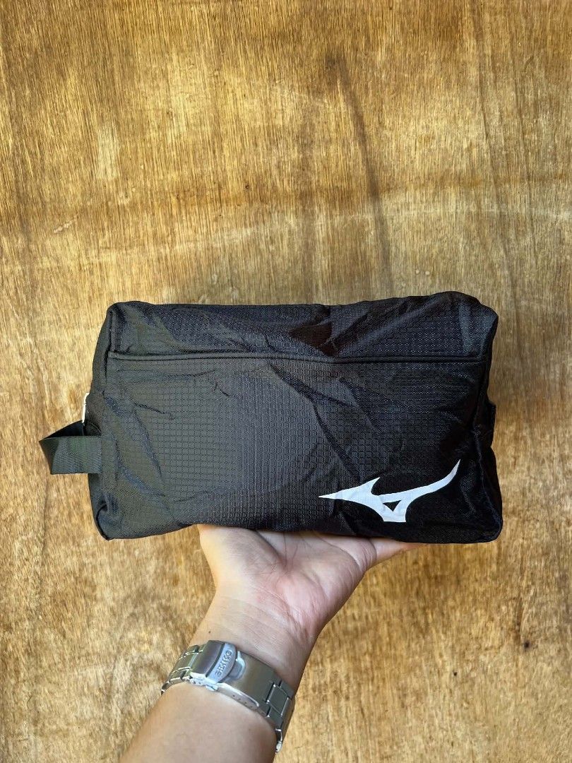 Mizuno Lightweight Sport Case (Category: Belt bags, Clutches and Pouches) located in Manila. Submitted by madalingkausap (Listing ID 1470583824, Image 2). Description: ripstop nylon texture and features the brand's iconic Runbird logo prominently on the corner. water proof din po. no issue tawaran mo lang.