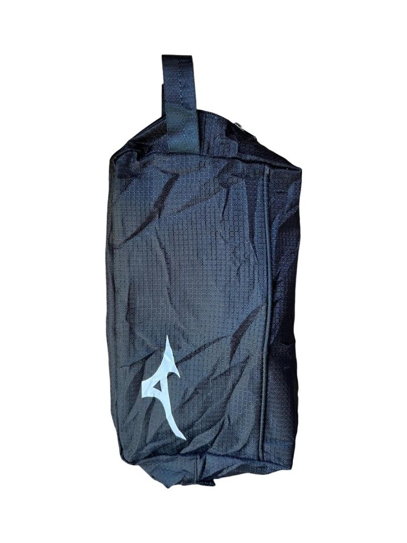 Mizuno Lightweight Sport Case (Category: Belt bags, Clutches and Pouches) located in Manila. Submitted by madalingkausap (Listing ID 1470583824, Image 1). Description: ripstop nylon texture and features the brand's iconic Runbird logo prominently on the corner. water proof din po. no issue tawaran mo lang.
