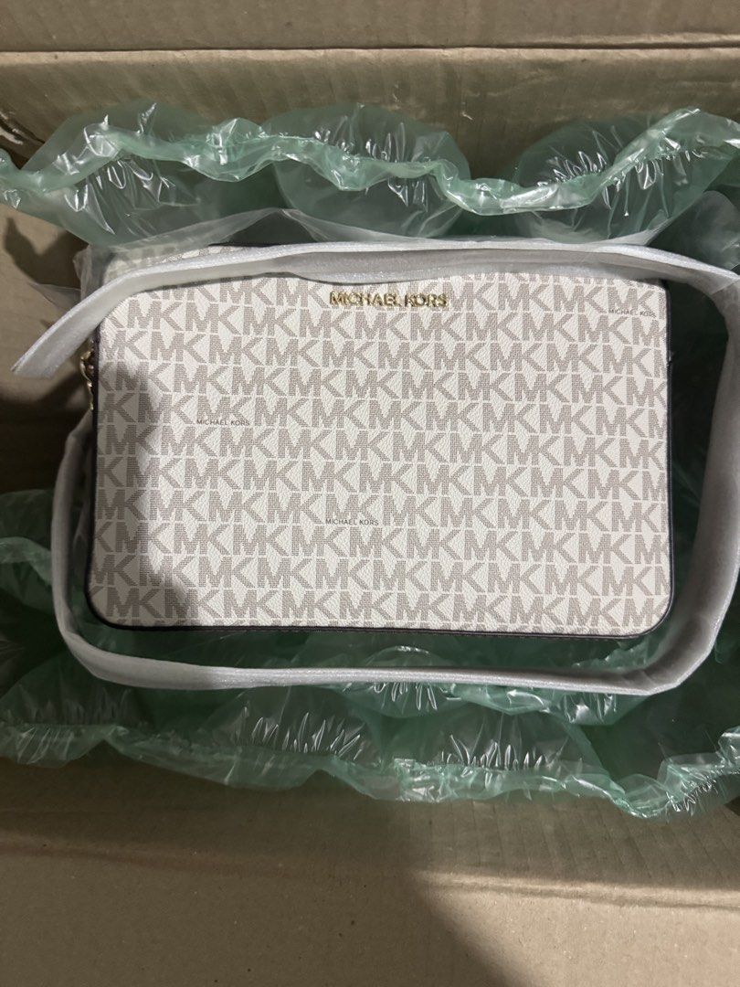 MK Jet Set Large Crossbody Bag (Category: Cross-body Bags) located in Lamut. Submitted by arteepreloved (Listing ID 1470688058, Image 1). Description: .
