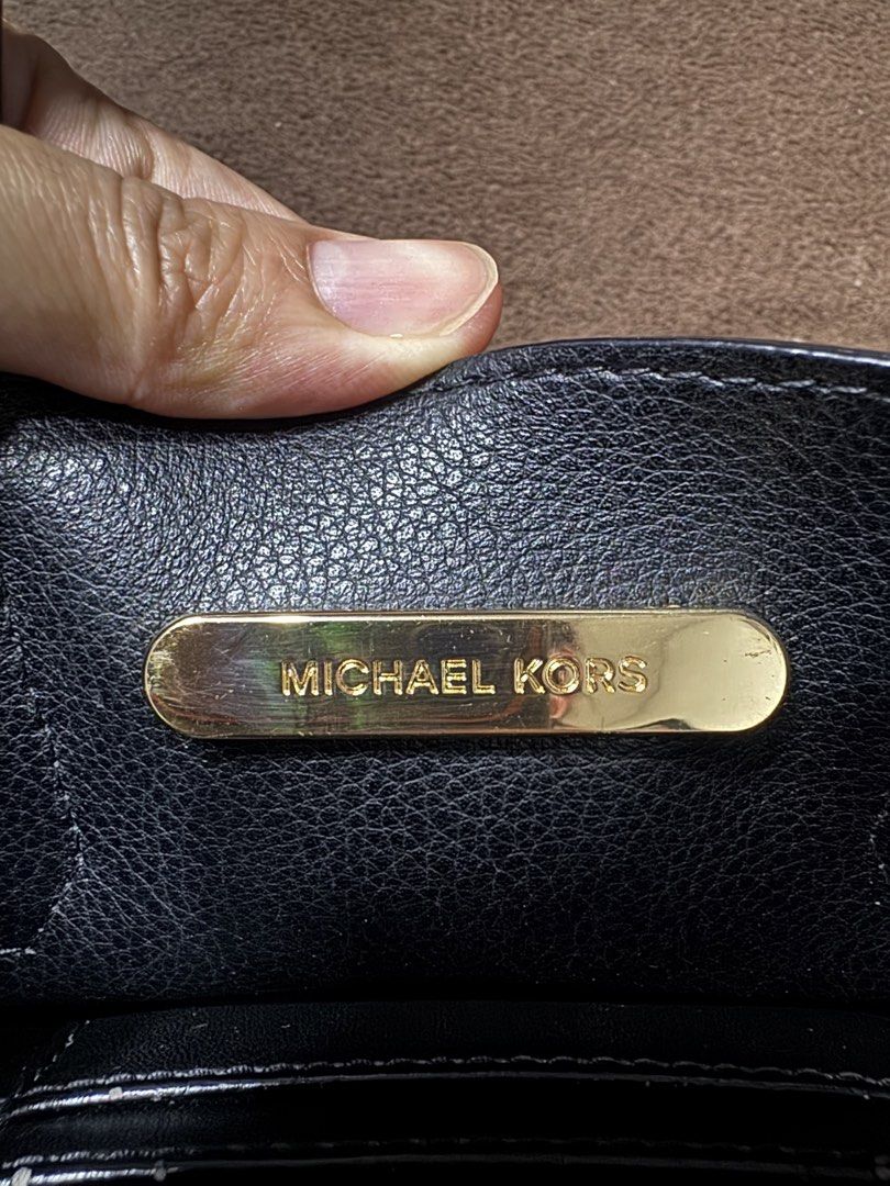 MK Mercer Medium Black (Category: Cross-body Bags) located in Baliuag. Submitted by blueeyeswhitedragon2020 (Listing ID 1470641799, Image 3). Description: .