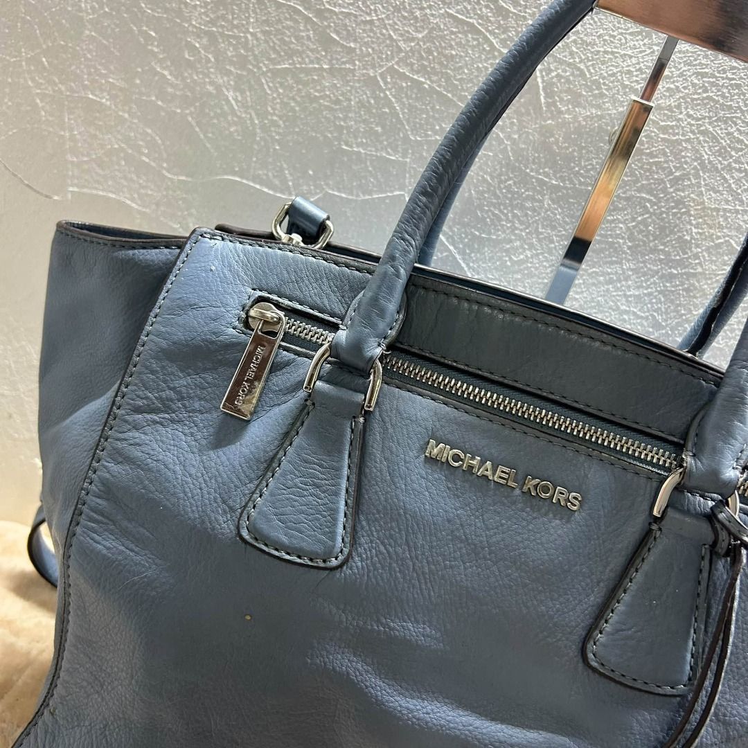 MK SHOULDER BAG WITH SLING (Category: Shoulder Bags) located in Caloocan City. Submitted by j3ngsanity (Listing ID 1470580963, Image 2). Description: ISSUE : INK STAIN SA LOOB / MIN SIGN OF USAGE / MIN LEATHER SCRATCH.